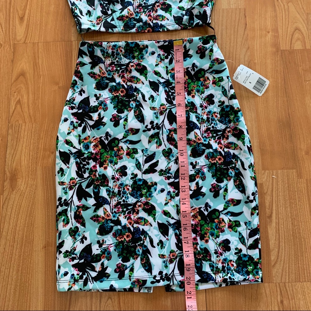 ❌SOLD❌ Forever 21 Floral Crop Top & Pencil Skirt - Picture 8 of 9